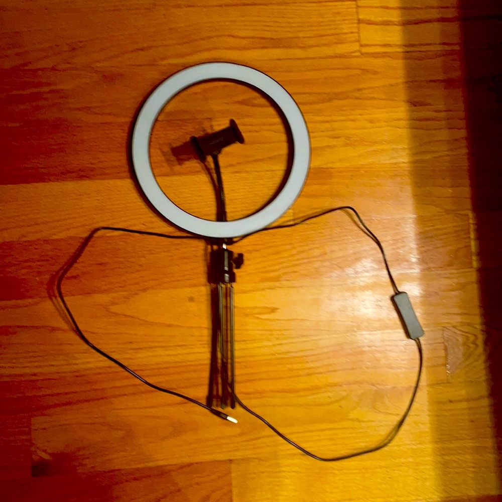 Cell phone ring light